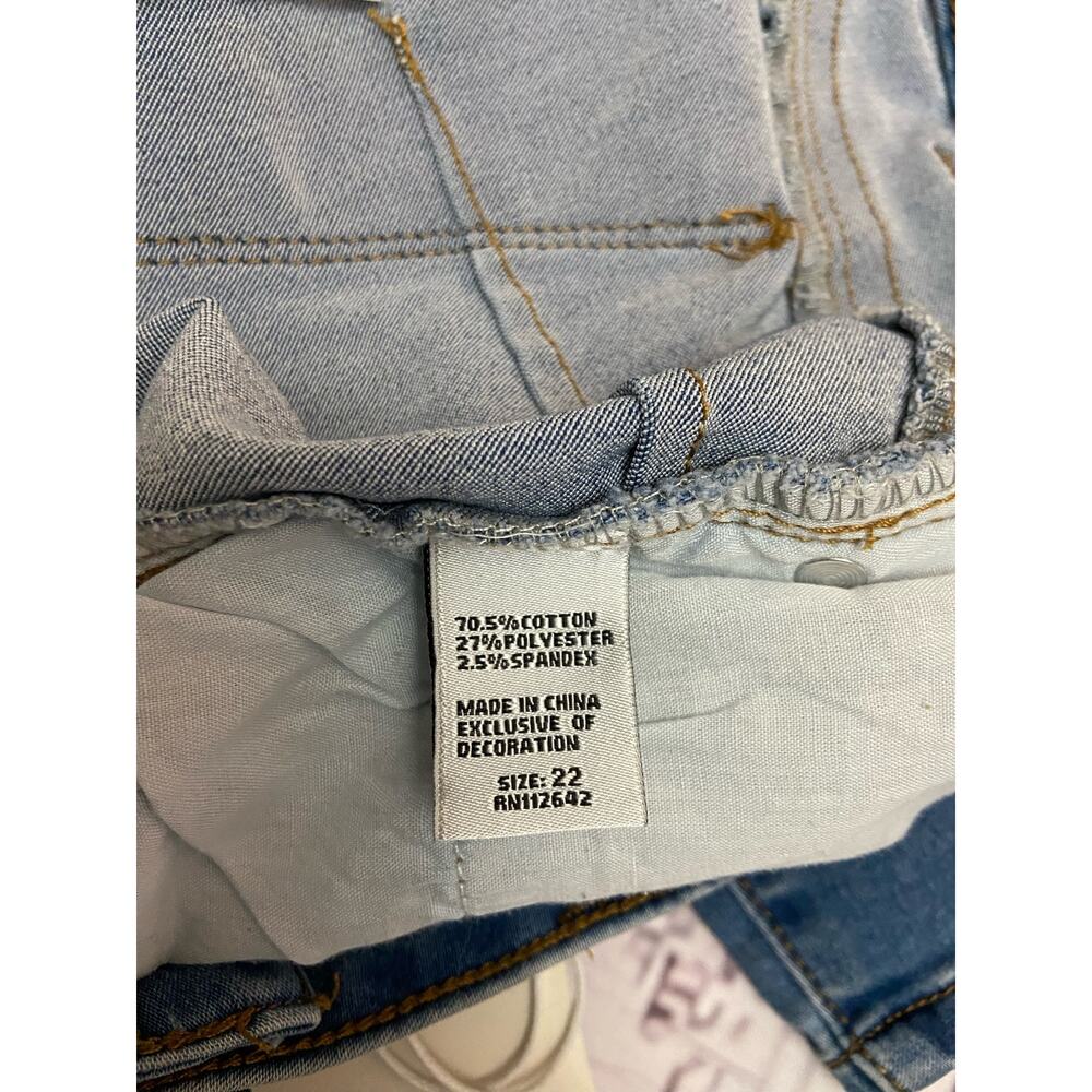 Sandpiper Mid Rise Capri Womens 22 Super Stretch Snap Hem Medium Wash Pocket NWT - Picture 11 of 14